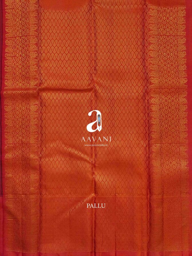 Kanjivaram Korvai Border Handloom Silk Saree - Red Orange with Bottle Green - Image 4
