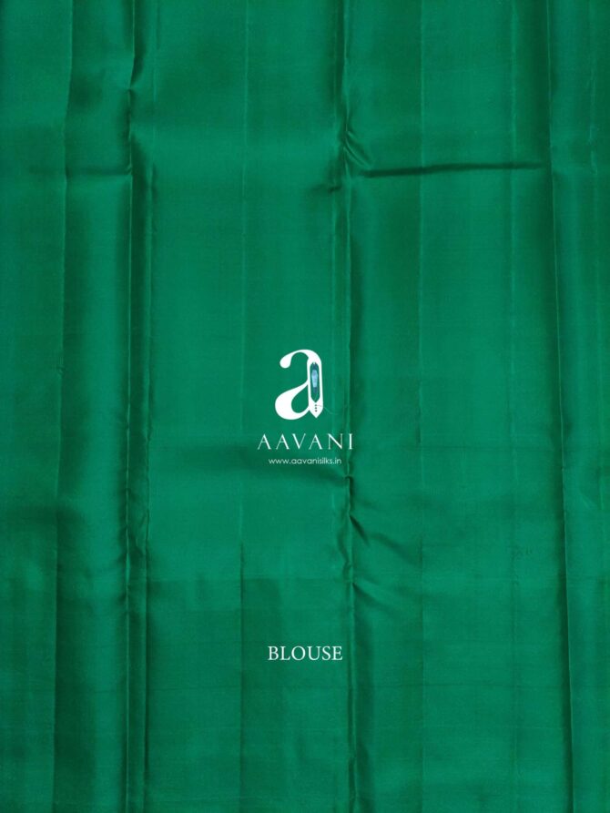 Kanjivaram Korvai Handloom Silk Saree - Green with RoyalBlue - Image 5