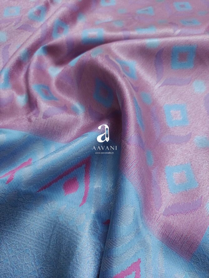 Ikkat Pattern Semi Silk Saree - Image 3