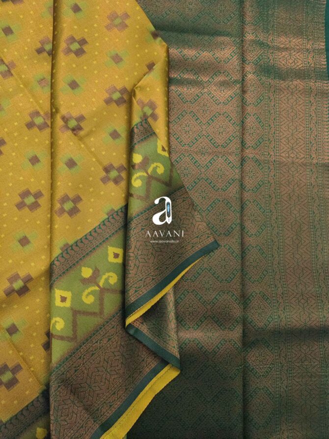 Ikkat Pattern Semi Silk Saree - Image 2
