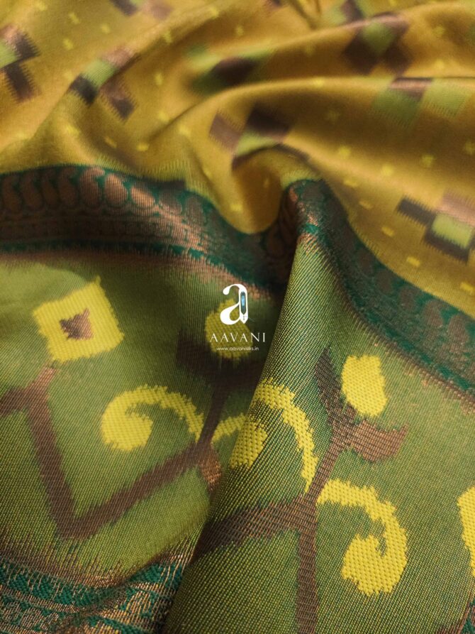 Ikkat Pattern Semi Silk Saree - Image 3
