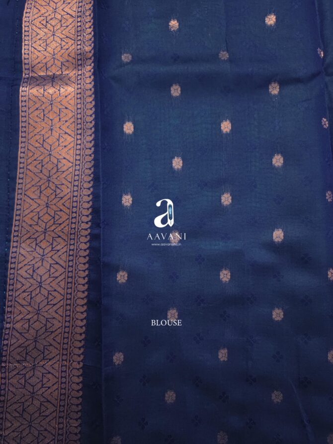 Ikkat Pattern Semi Silk Saree - Image 5