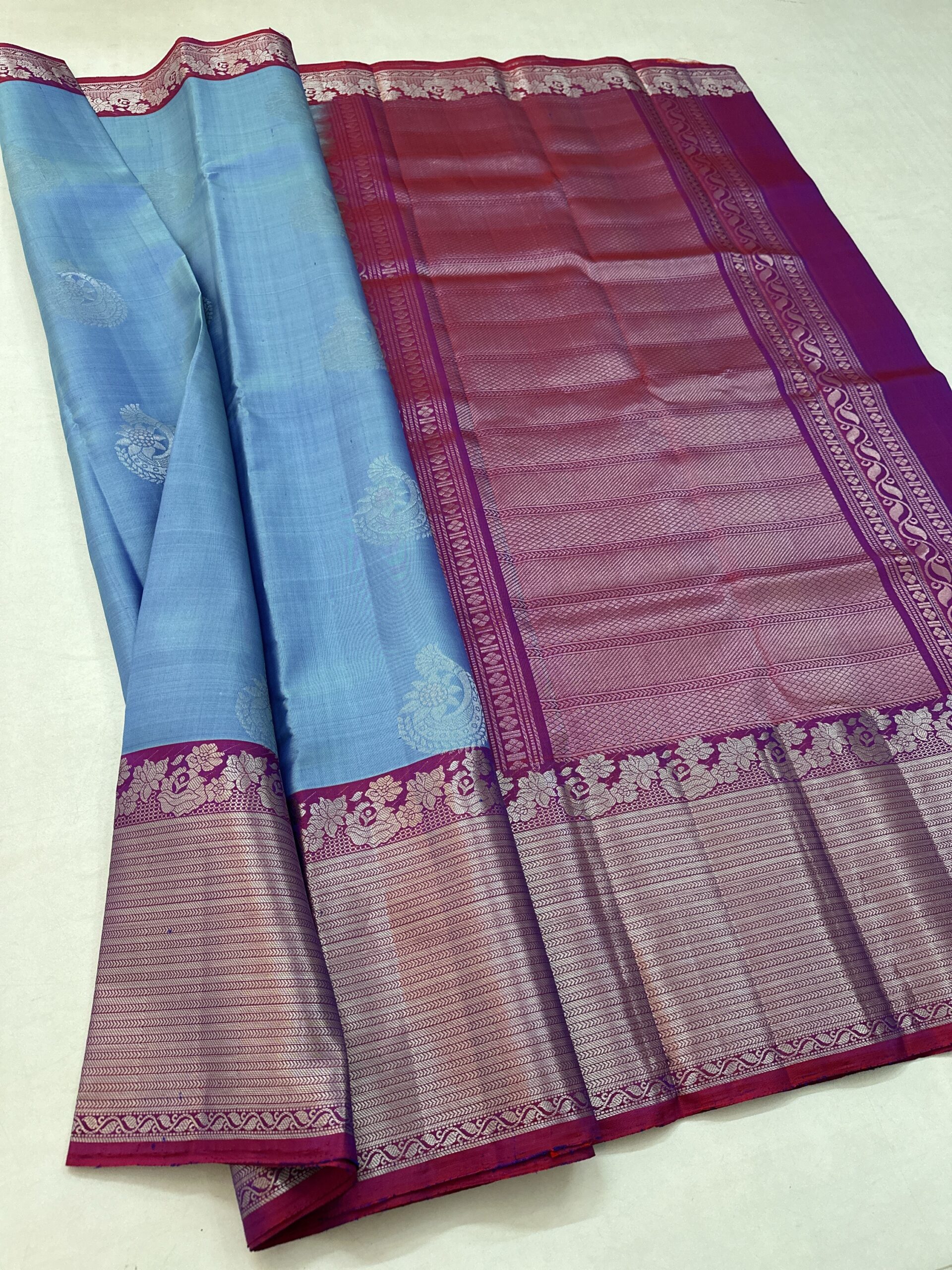 Elegant Jacquard Border Handloom Silk Saree - Image 2