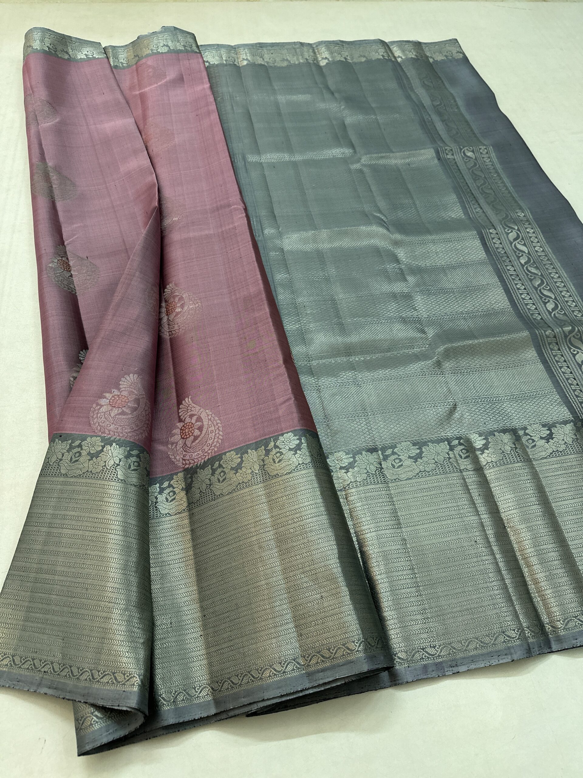 Jacquard Border Handloom Silk Saree - Image 2