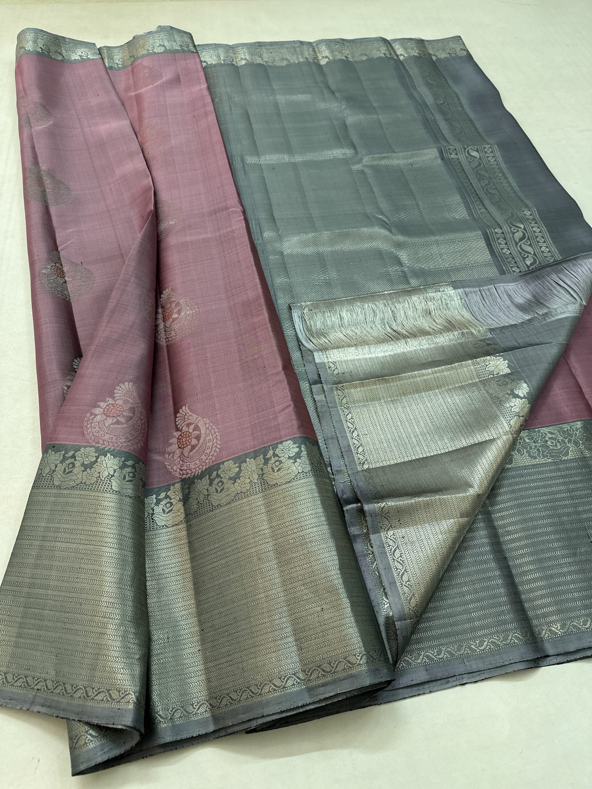 Jacquard Border Handloom Silk Saree - Image 3