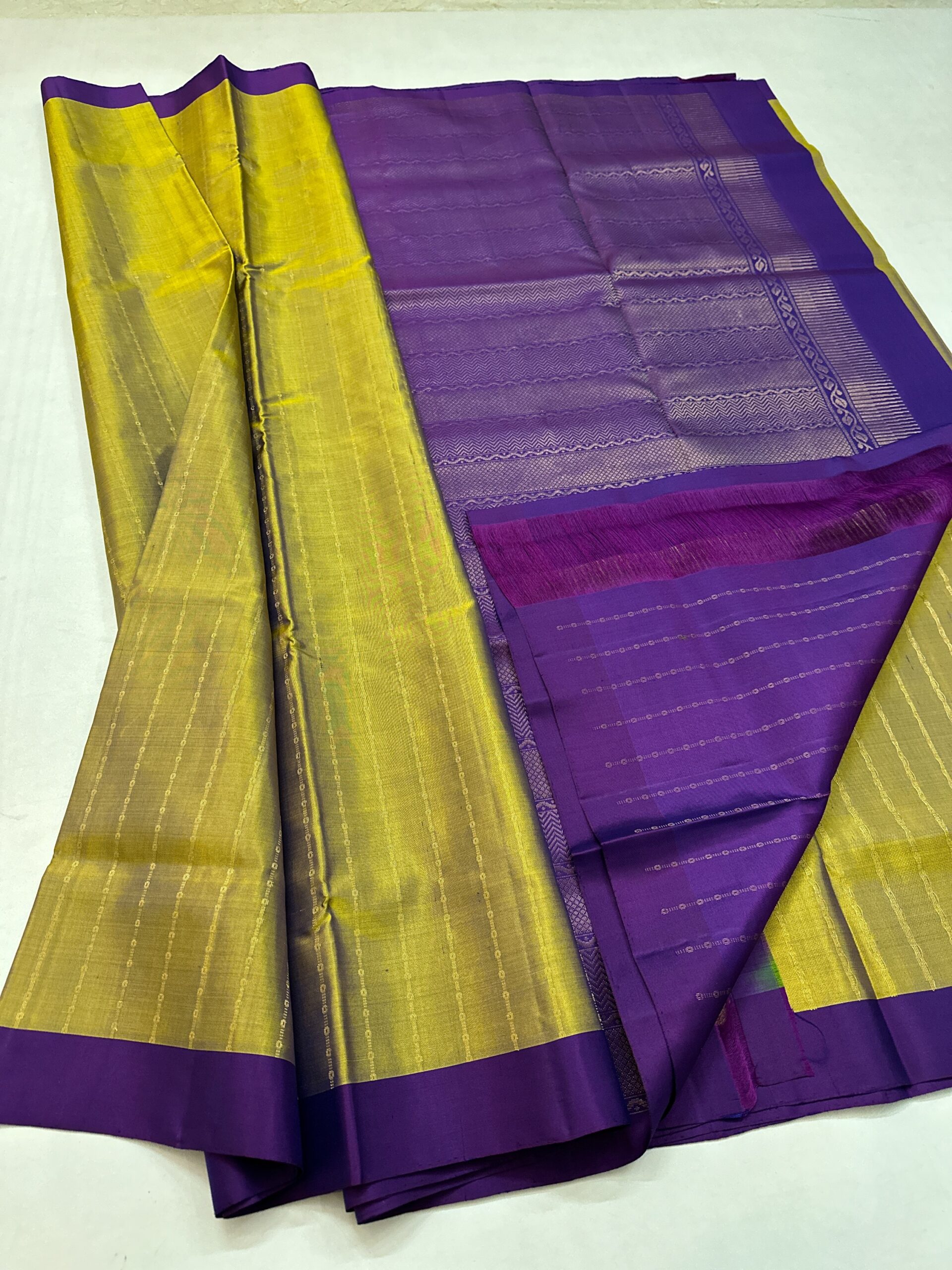 Elegant Raindrop Design Handloom Soft Silk Saree - Image 3