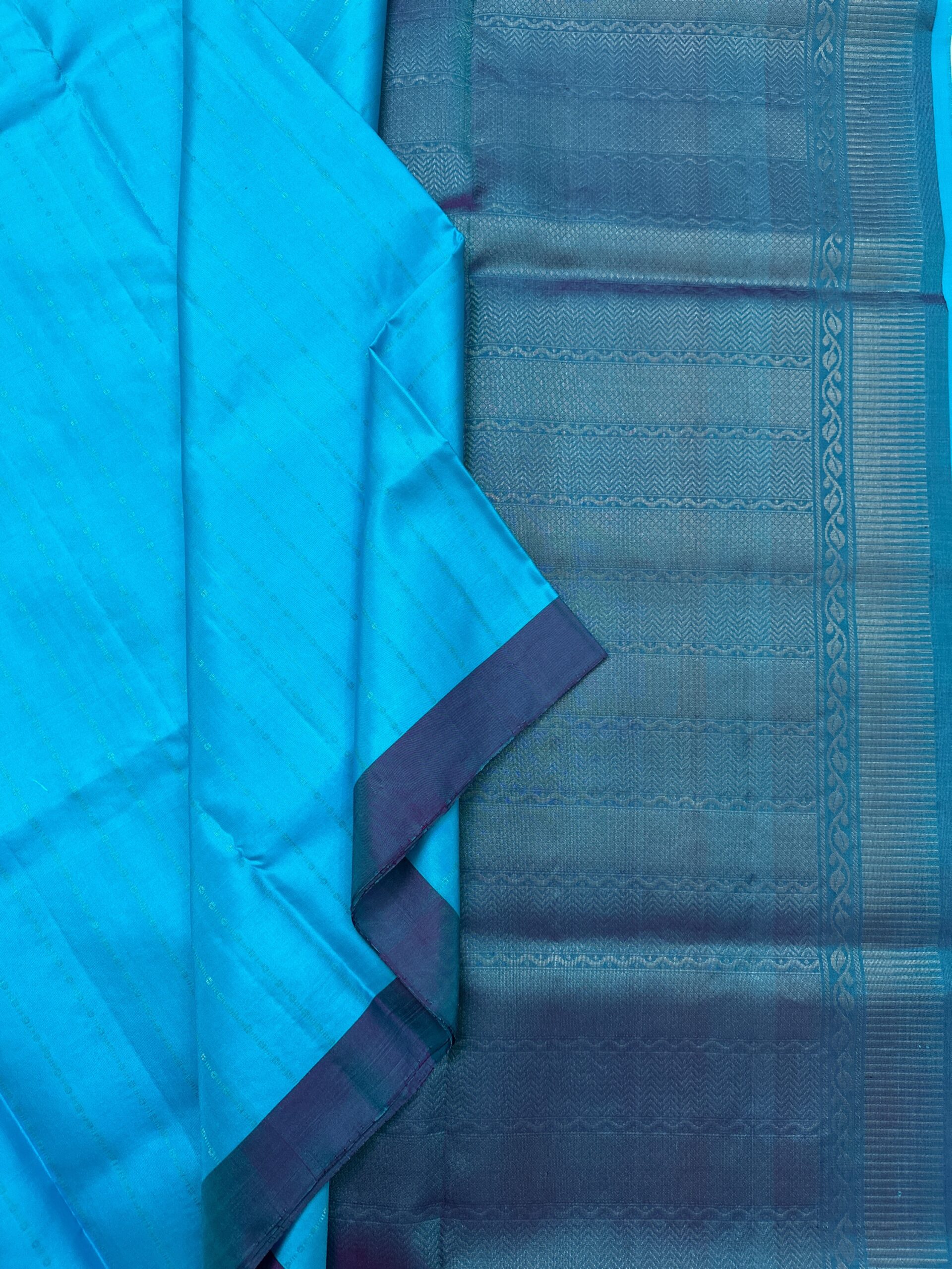 Beautiful Raindrop Design Handloom Soft Silk Saree