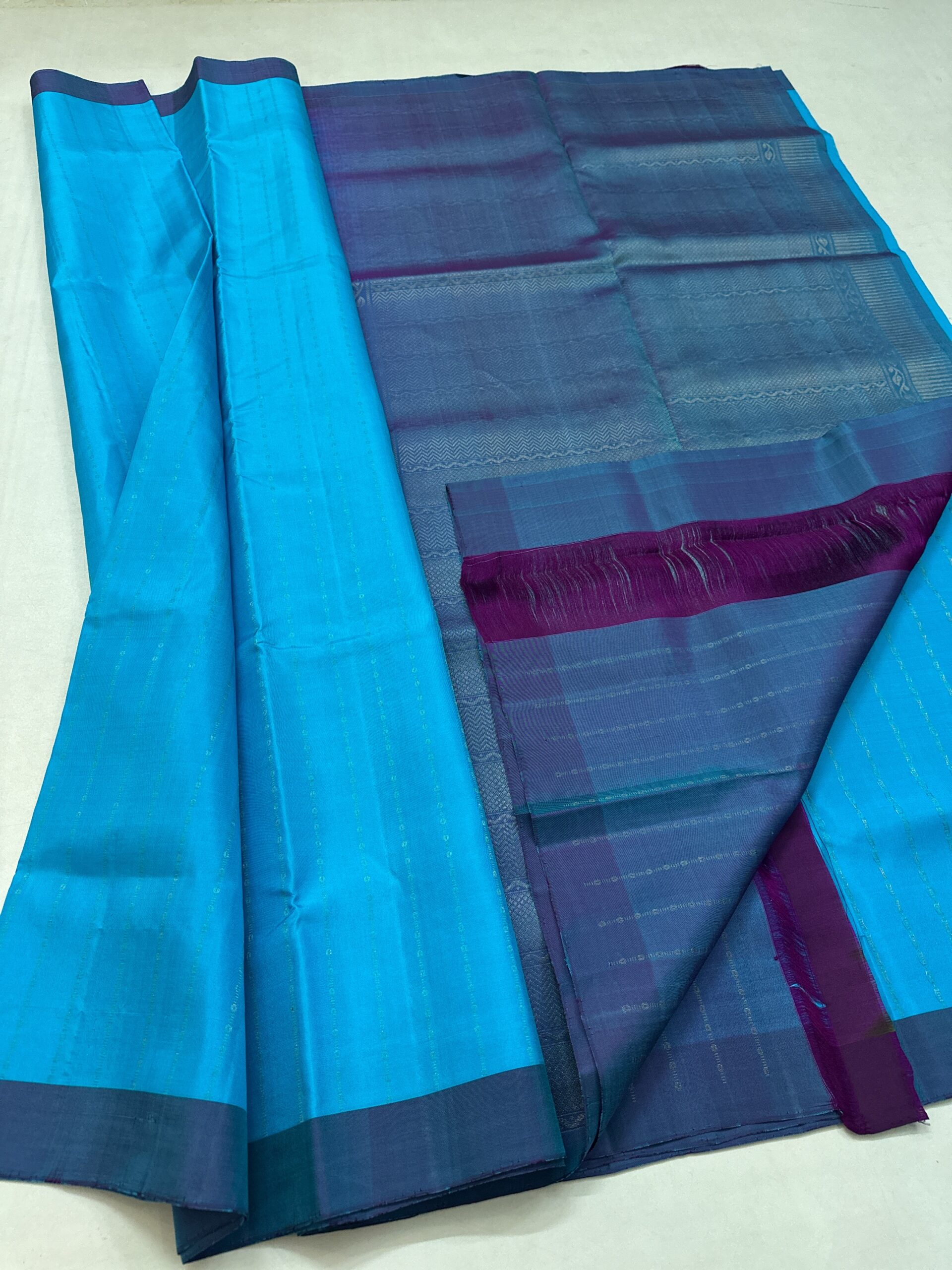 Beautiful Raindrop Design Handloom Soft Silk Saree - Image 3