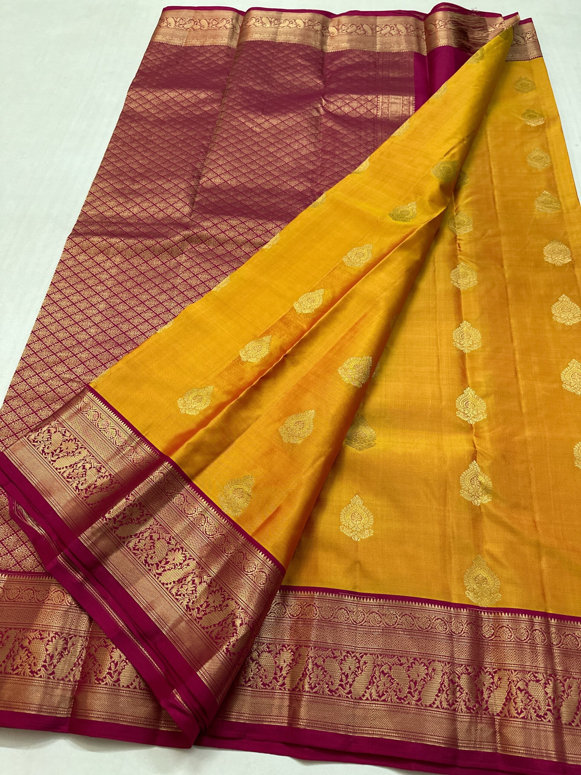Traditional Jacquard Border Soft Silk Saree - Image 3