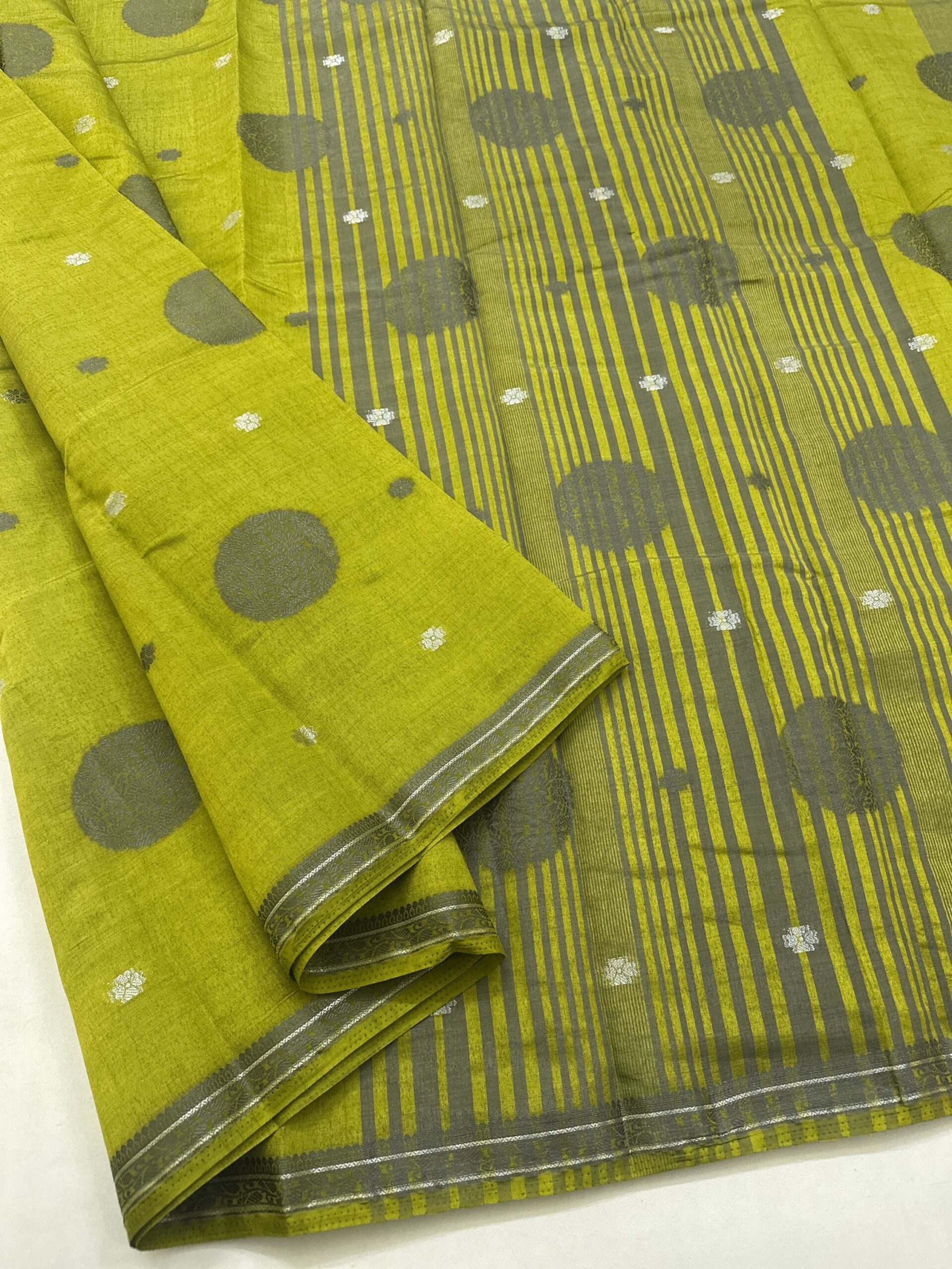 Elegant Semi Tussar Saree - Image 4