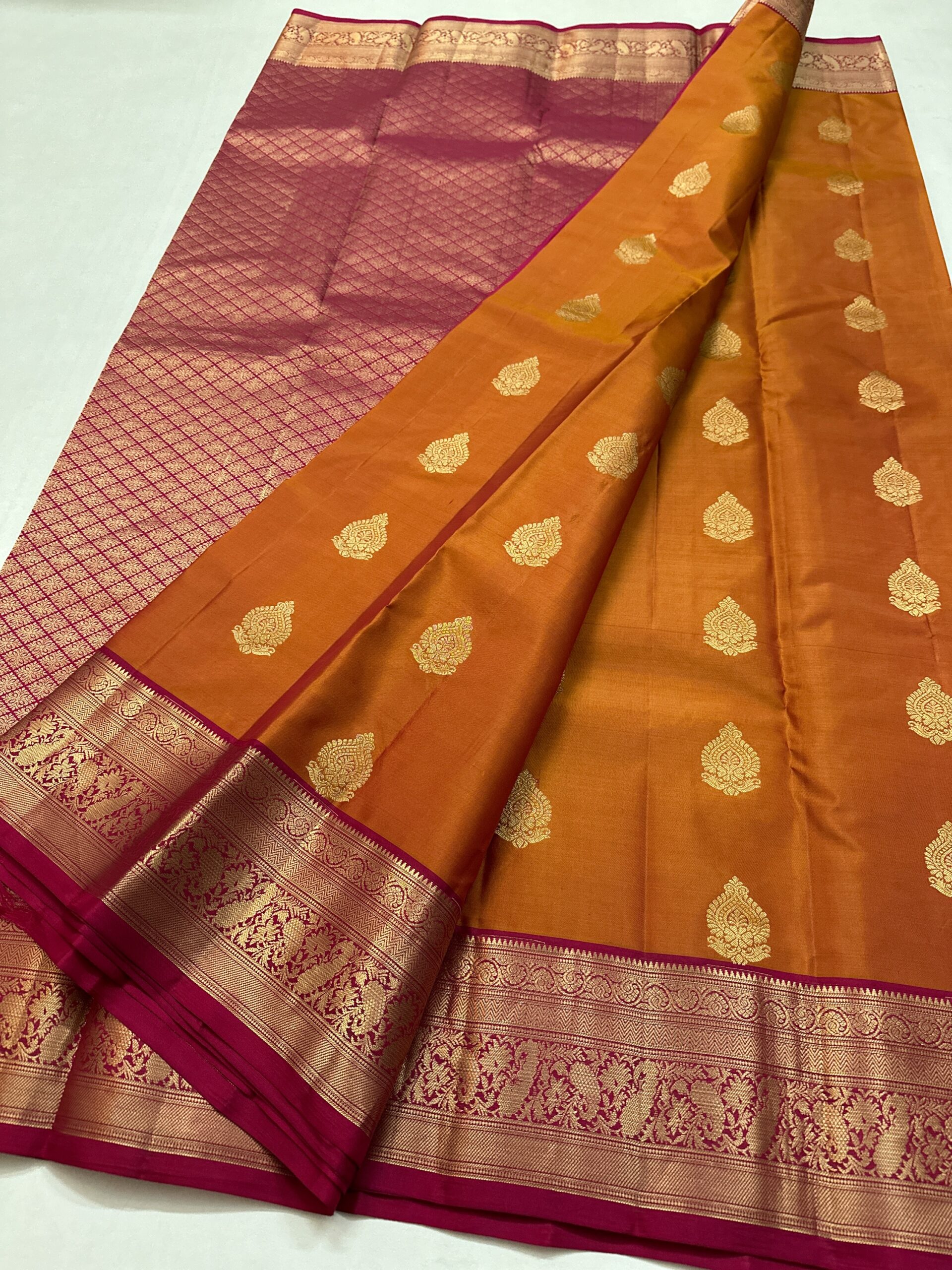 Traditional Jacquard Border Soft Silk Saree - Image 3