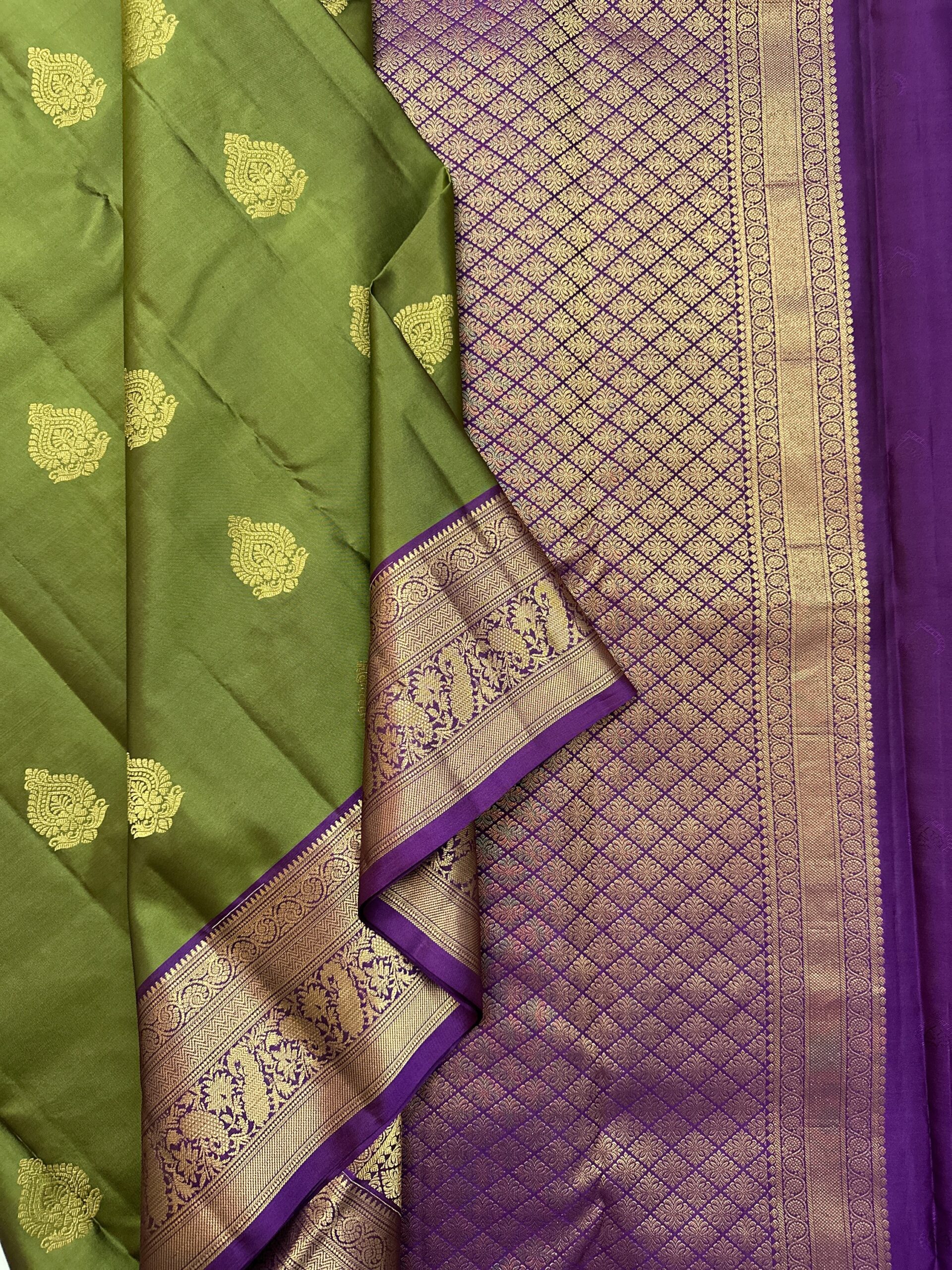 Traditional Jacquard Border Soft Silk Saree - Image 2