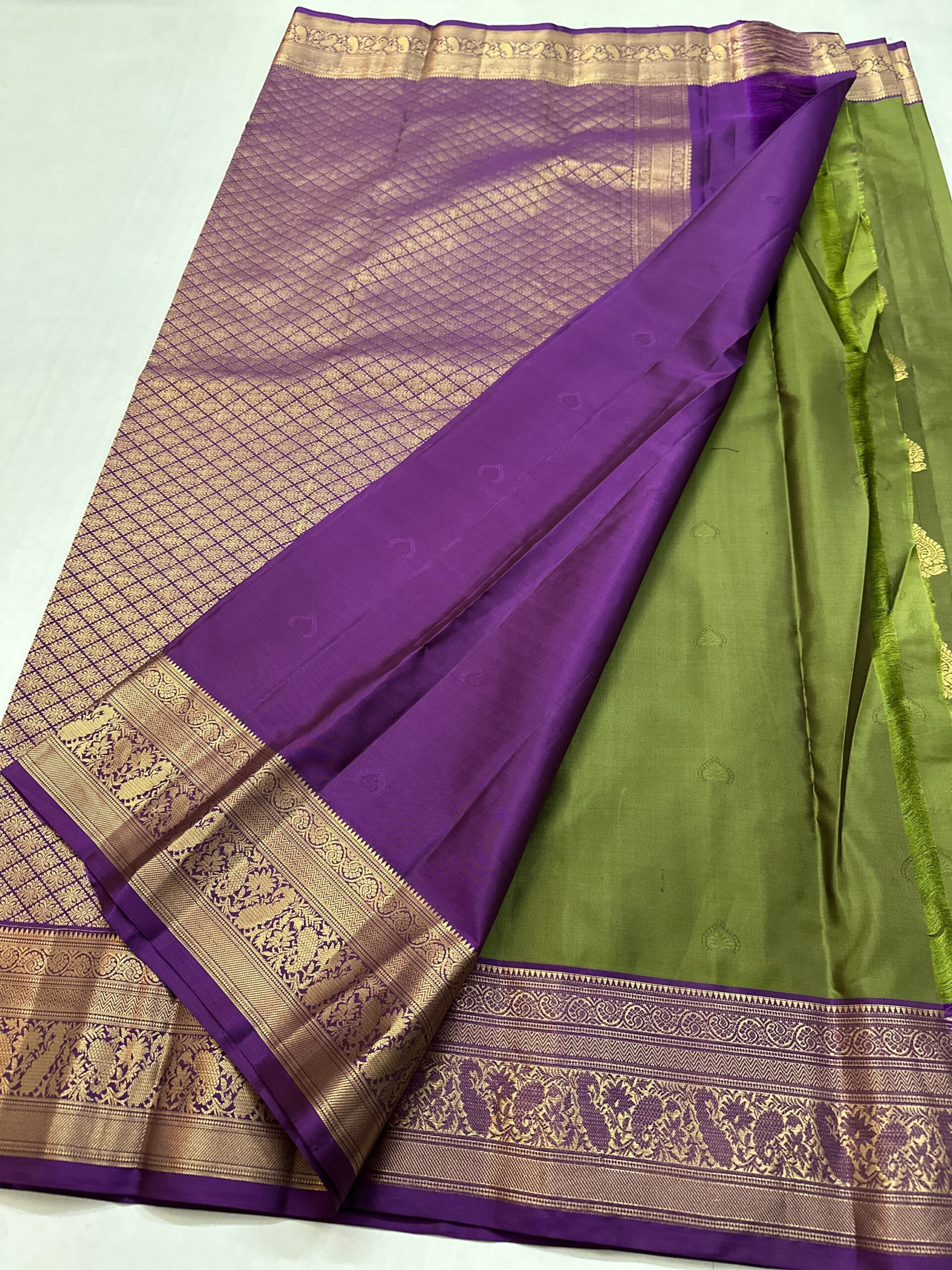 Traditional Jacquard Border Soft Silk Saree - Image 4