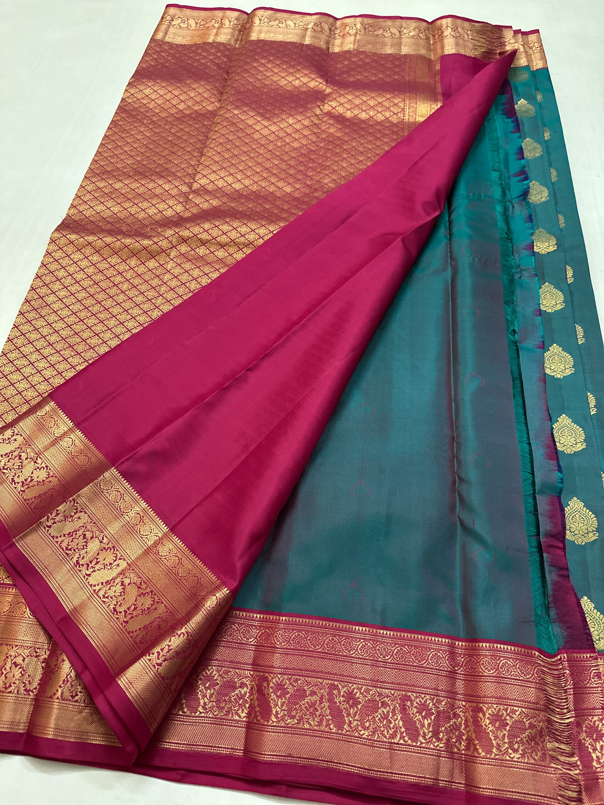 Traditional Jacquard Border Soft Silk Saree - Image 4