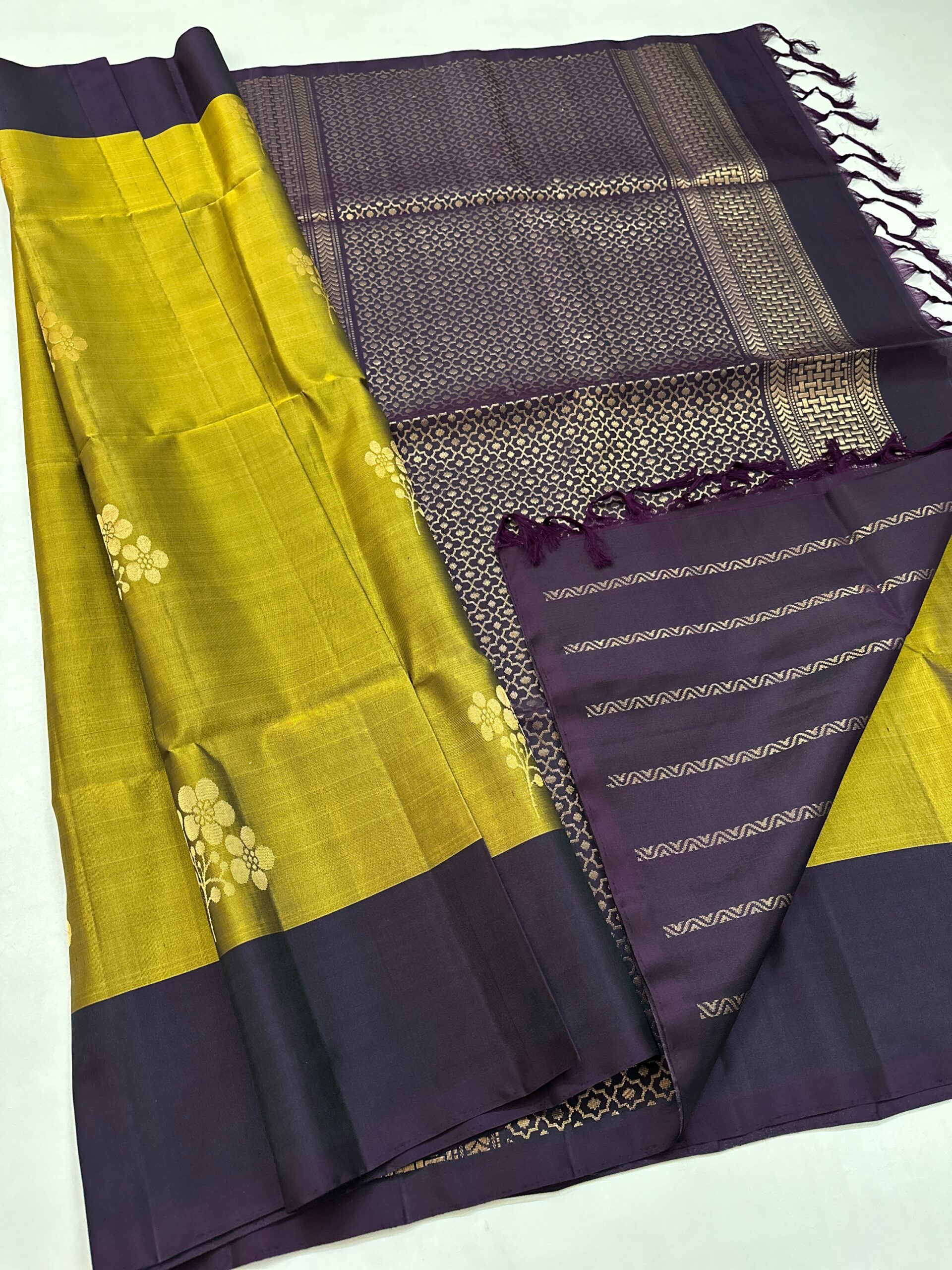 Handloom Pure Soft Silk Saree - Image 2