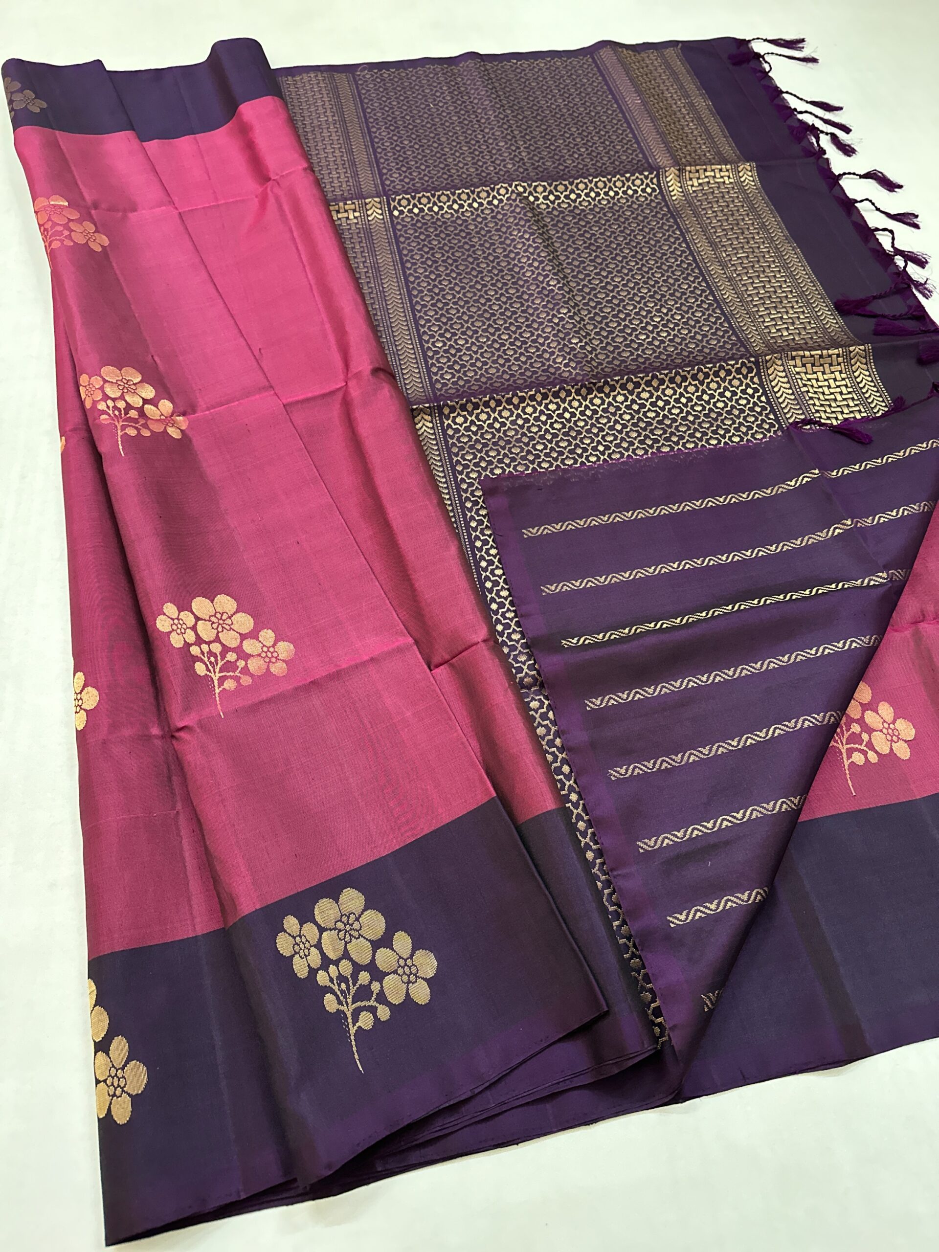 Handloom Pure Soft Silk Saree - Image 2