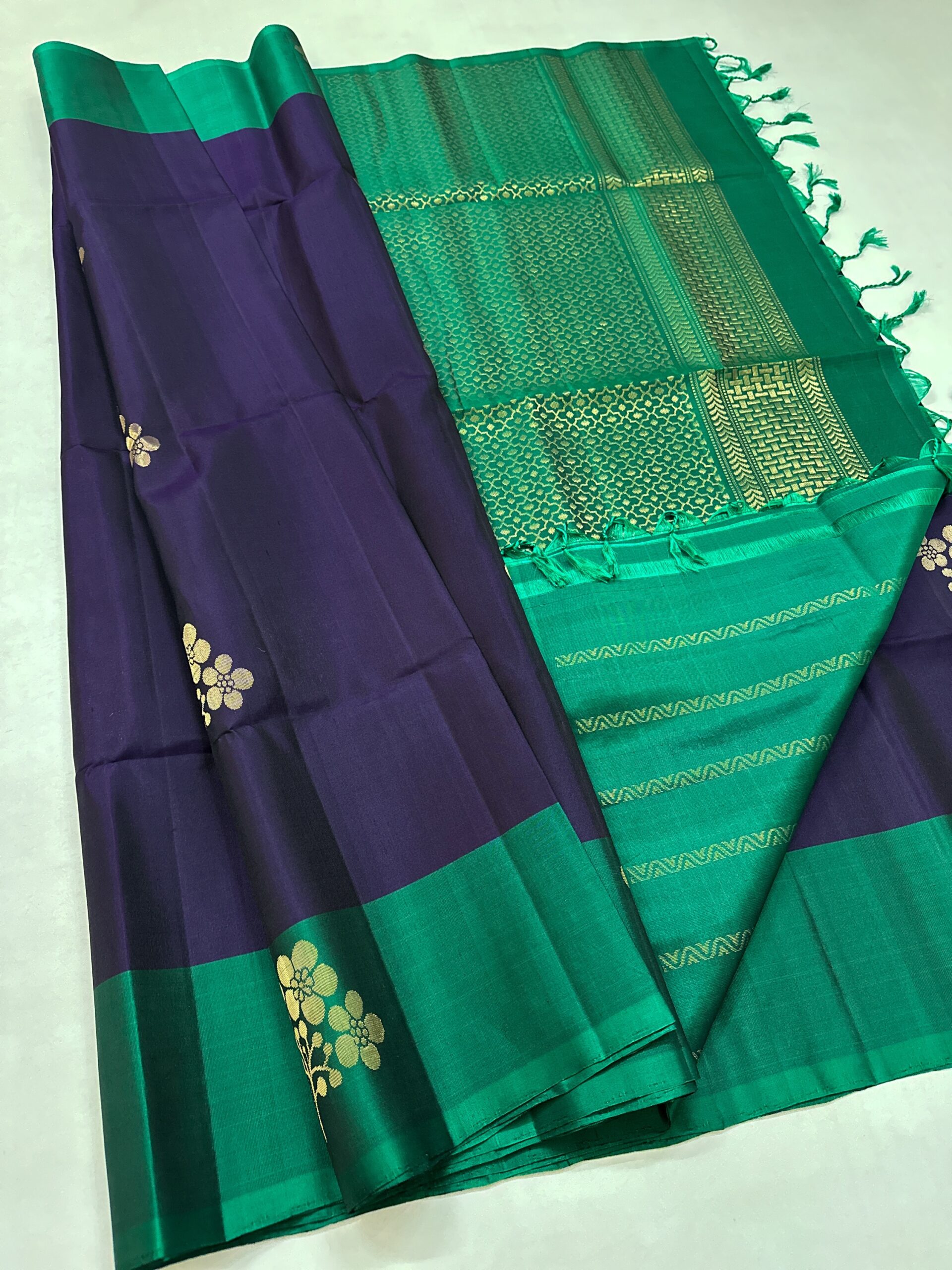 Handloom Pure Soft Silk Saree - Image 2