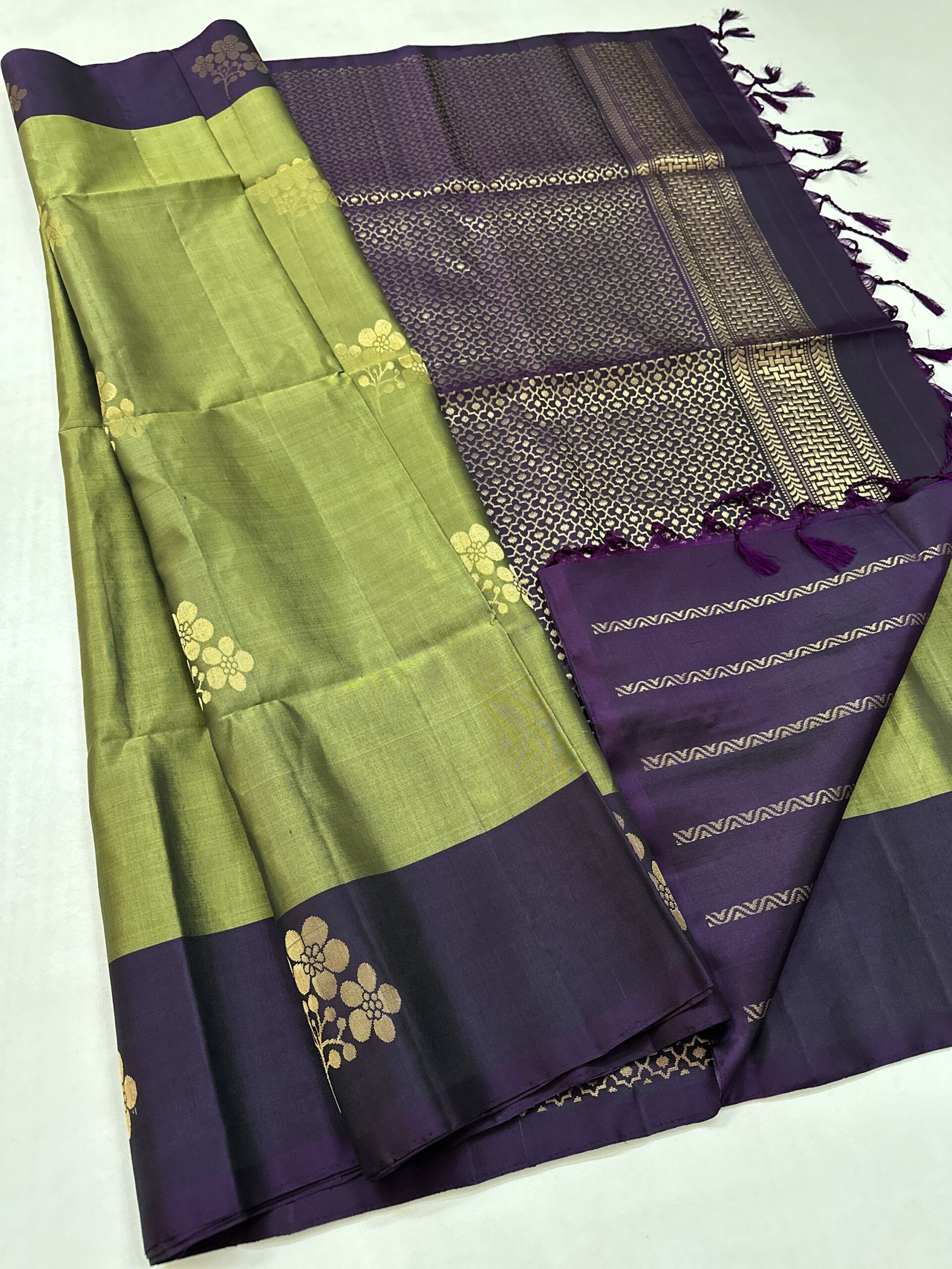 Handloom Pure Soft Silk Saree - Image 2