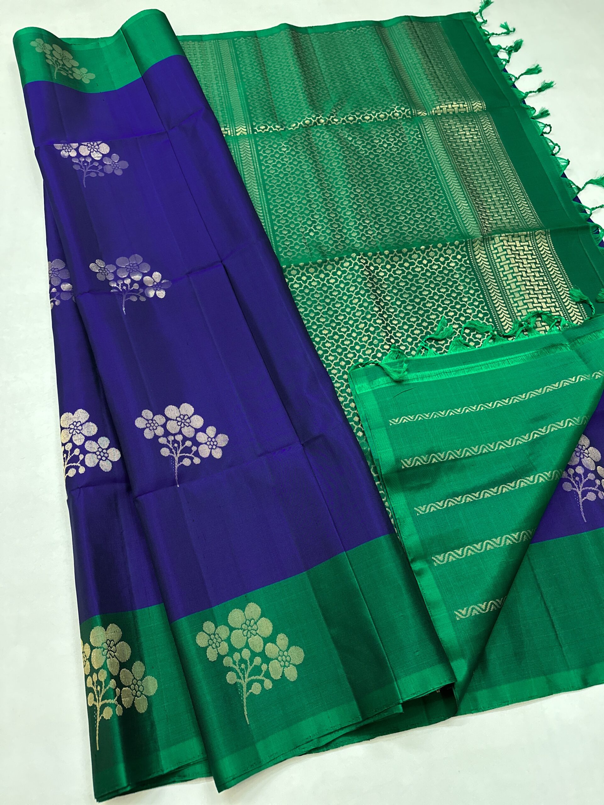 Handloom Pure Soft Silk Saree - Image 2