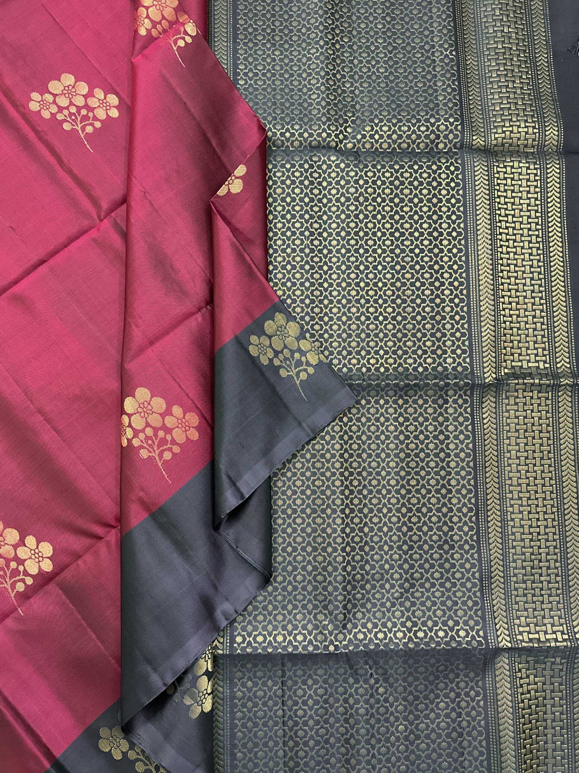 Handloom Pure Soft Silk Saree - Image 3