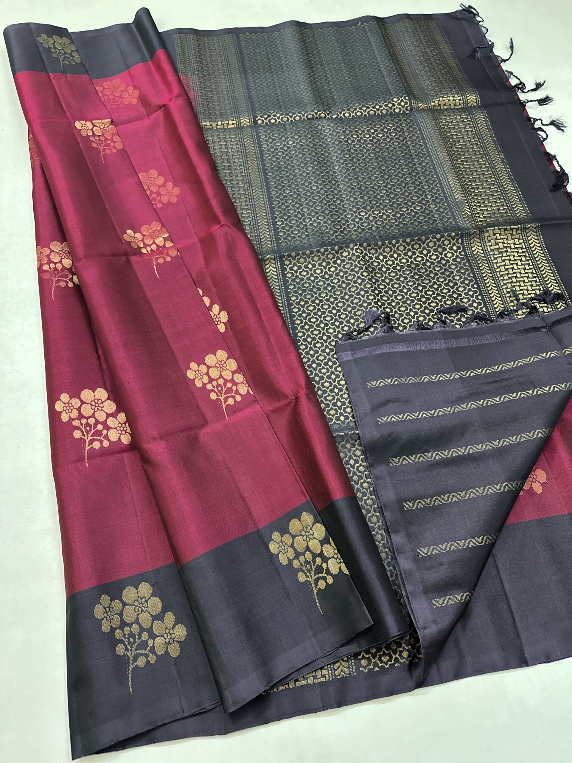 Handloom Pure Soft Silk Saree - Image 2