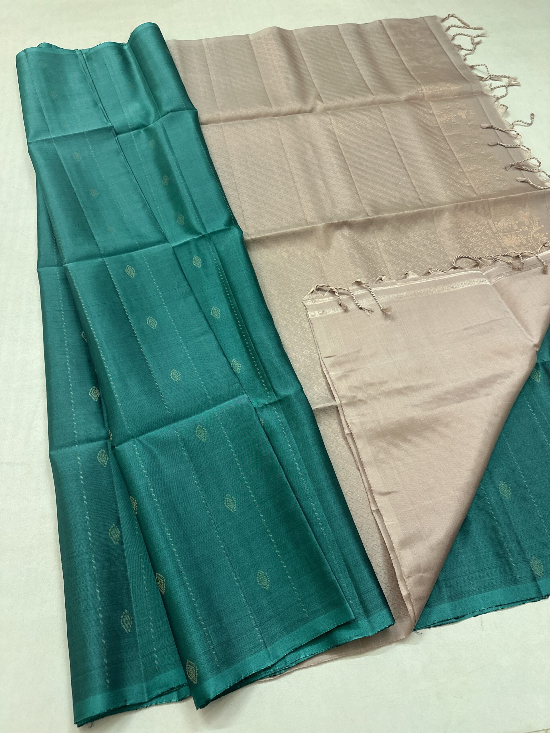 Handloom Pure Soft Silk - Mix Saree - Image 2